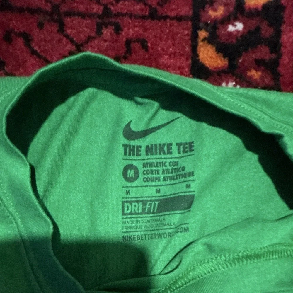 Nike Oregon Ducks Dri-FIT The Nike Tee Green Yellow T-Shirt Size M
